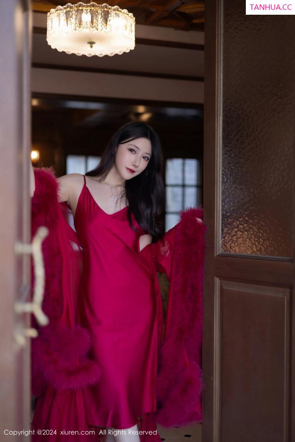 鱼子酱fish  [XiuRen]高清写真图 2024.11.08 No.9422 鱼子酱Fish 美腿性感第3张图片